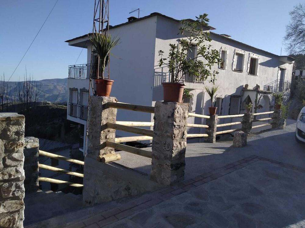 Alojamiento Rural Mirador Del Avellano Alpujarra De La Sierra Luaran gambar