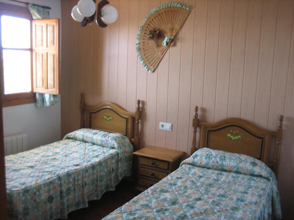 Alojamiento Rural Mirador Del Avellano Alpujarra De La Sierra Bilik gambar